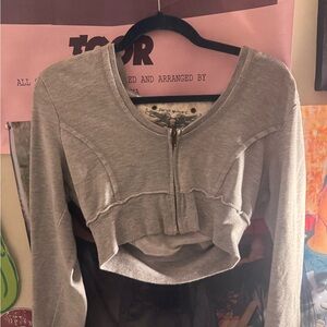 Derek Heart Light Gray Long Sleeve Crop Top